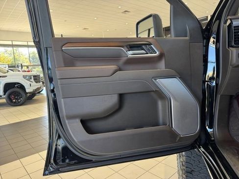 New 2025 GMC Sierra 2500 Denali w/ Denali Reserve Package image 4