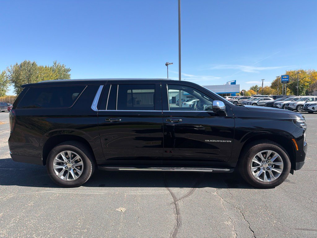 Used 2026 Chevrolet Suburban Premier AWD/4WD image 8