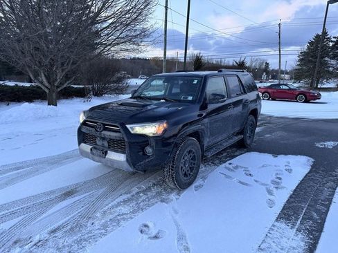 Used 2024 Toyota 4Runner TRD Off-Road Premium image 7