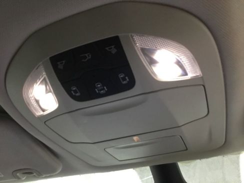 Used 2024 Chrysler Pacifica Touring-L AWD/4WD image 32