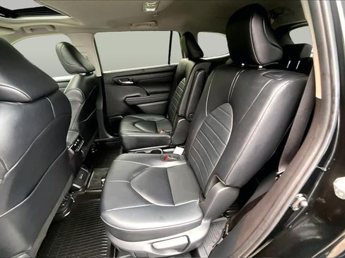 Certified 2024 Toyota Highlander XLE AWD/4WD image 20