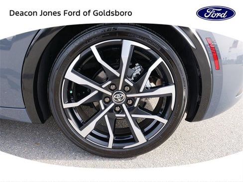 Used 2024 Toyota Prius Prime XSE Premium image 12