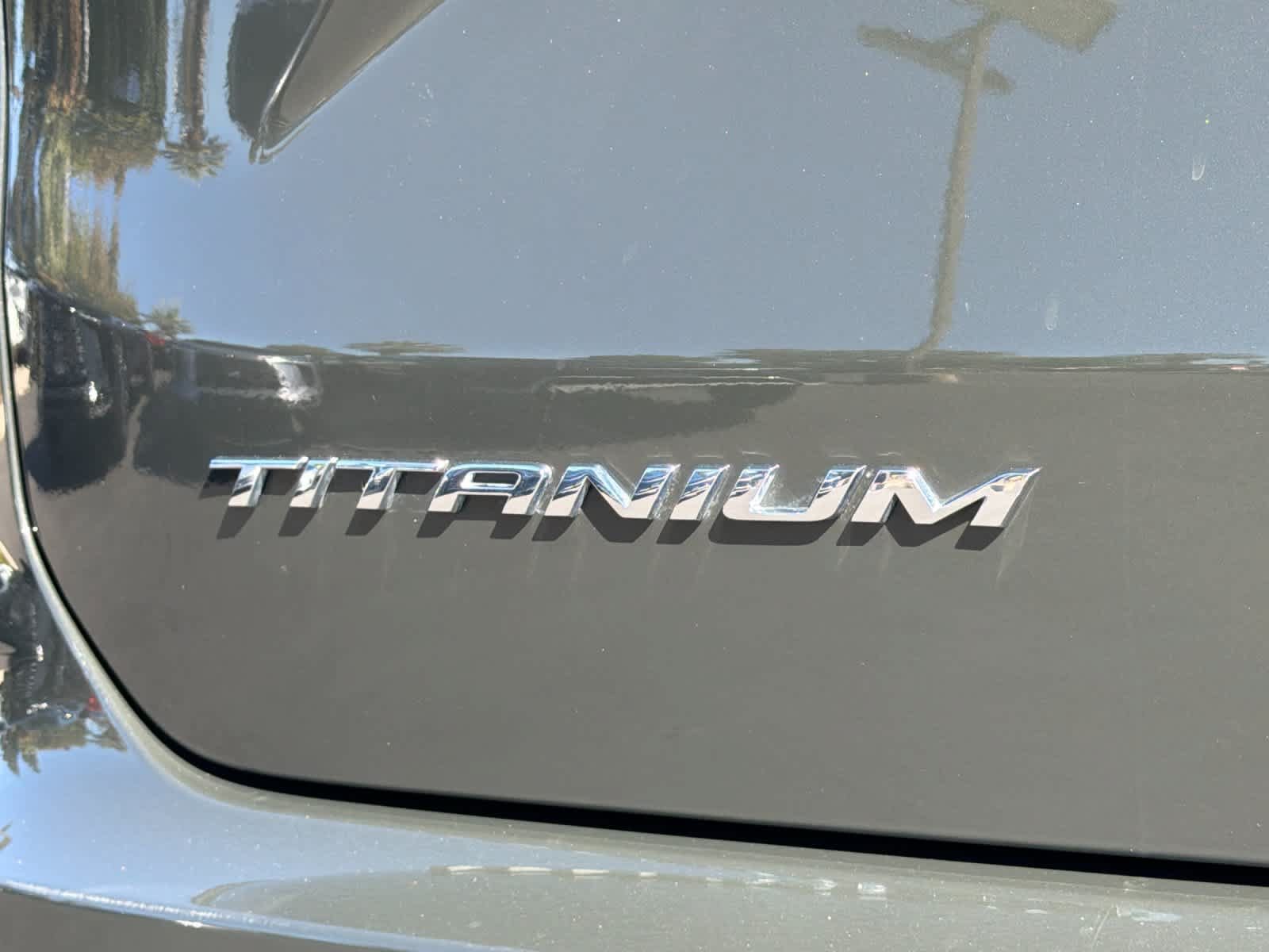 Used 2023 Ford Edge Titanium w/ Class II Trailer Tow Package AWD/4WD image 32