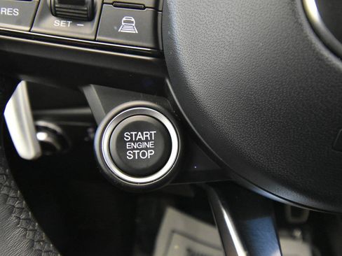 Used 2024 Alfa Romeo Tonale Veloce AWD/4WD image 29
