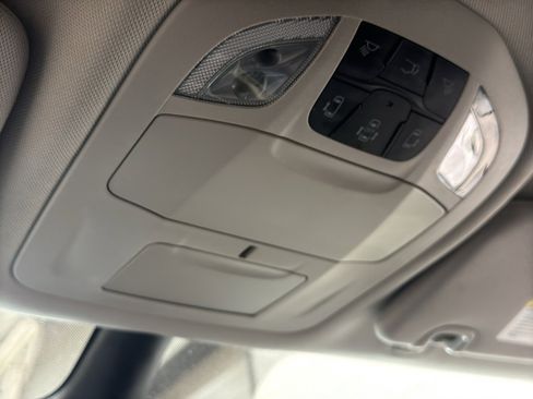 Used 2024 Chrysler Pacifica Touring-L image 34