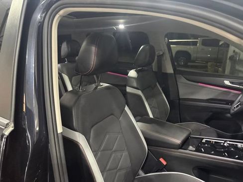 Used 2024 Volkswagen Atlas Peak Edition SEL AWD/4WD image 41