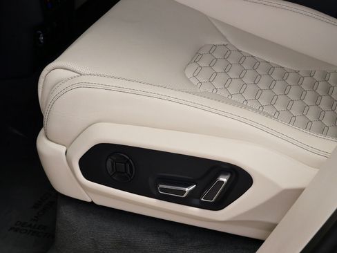 Used 2022 Lamborghini Urus AWD/4WD image 29