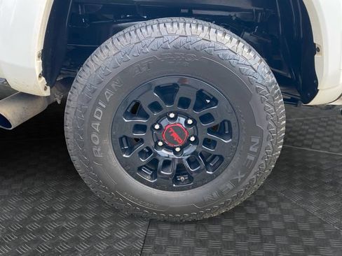 Used 2022 Toyota Tacoma TRD Sport w/ Technology Package AWD/4WD image 34