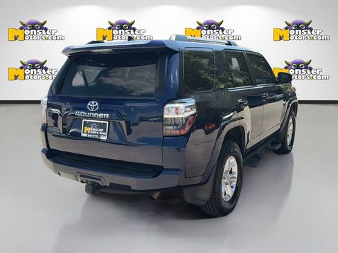 Used 2022 Toyota 4Runner SR5 AWD/4WD image 5