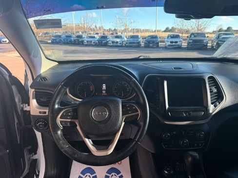 Used 2017 Jeep Cherokee Limited image 14