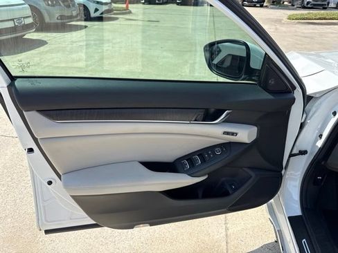 Used 2021 Honda Accord Touring image 11