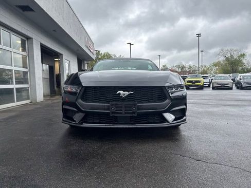 Used 2025 Ford Mustang Premium RWD image 7