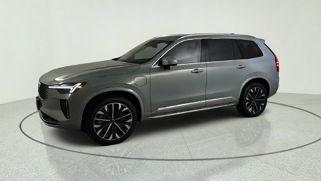 New 2026 Volvo XC90 T8 Plus AWD/4WD image 3