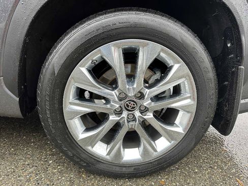 Used 2025 Toyota Highlander Limited image 9