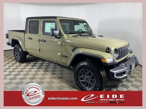 New 2026 Jeep Gladiator Sport AWD/4WD image 1