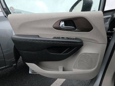 Used 2023 Chrysler Voyager LX FWD image 19