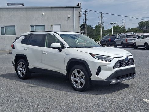 Used 2020 Toyota RAV4 Limited AWD/4WD image 3