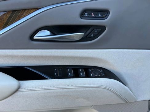 Used 2023 Cadillac Escalade ESV Premium Luxury Platinum image 16