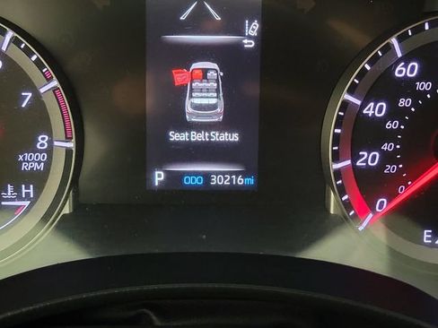 Used 2022 Toyota Highlander LE FWD image 2