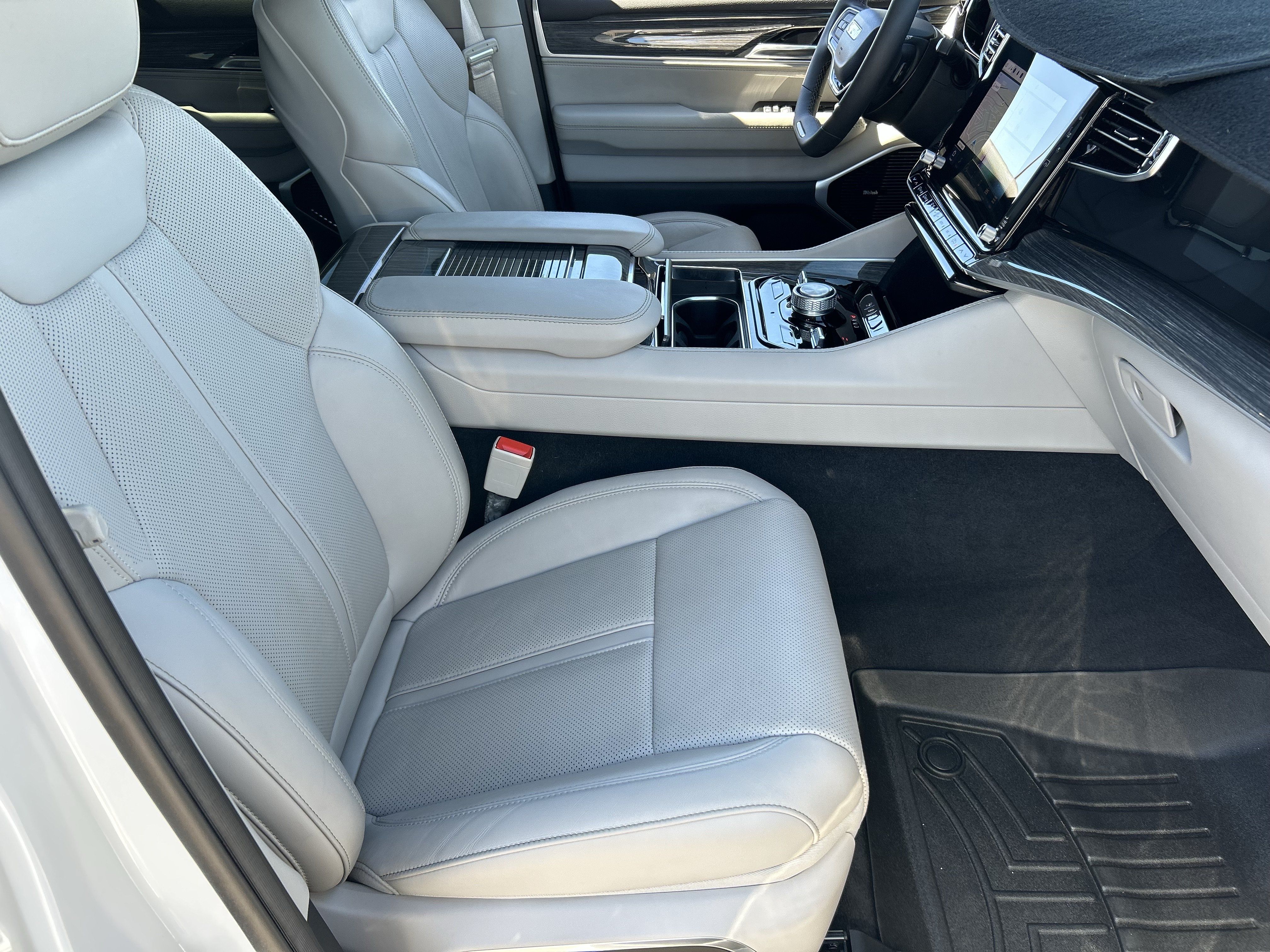 Used 2022 Jeep Wagoneer Series III w/ Premium Group I AWD/4WD image 10