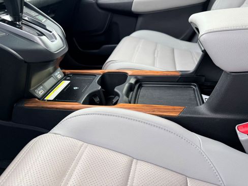 Used 2020 Honda CR-V Touring image 27