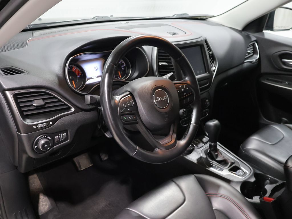 Used 2020 Jeep Cherokee Trailhawk w/ Cold Weather Group AWD/4WD image 14