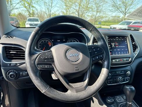 Used 2019 Jeep Cherokee Trailhawk image 11