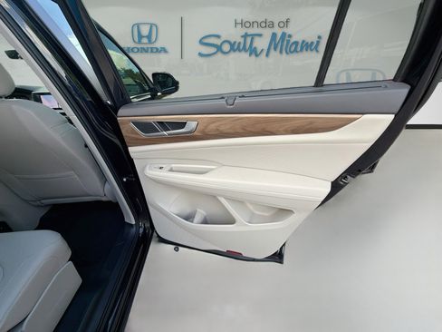Used 2024 Volkswagen Atlas SE w/ Panoramic Sunroof Package FWD image 30