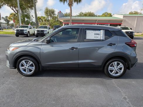 New 2025 Nissan Kicks Play S image 7