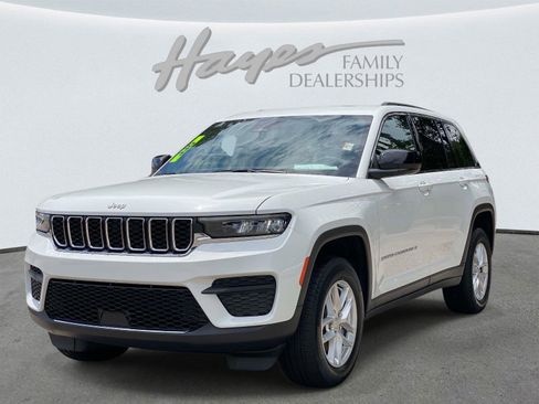 Used 2024 Jeep Grand Cherokee Laredo X RWD image 9