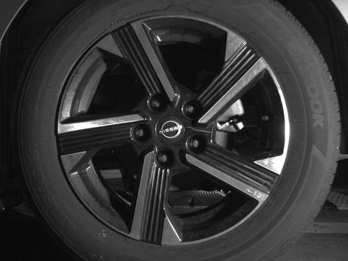 Used 2025 Nissan Sentra SV image 13