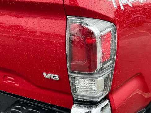 Certified 2023 Toyota Tacoma TRD Off-Road AWD/4WD image 18