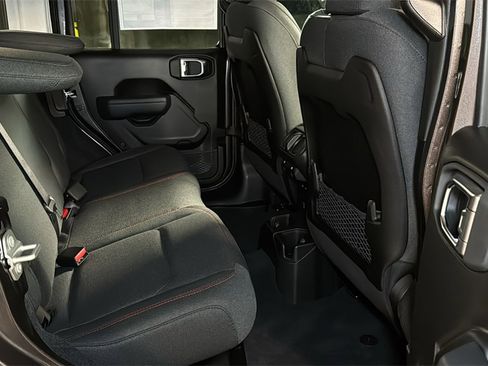 Used 2024 Jeep Wrangler Unlimited Rubicon w/ Technology Group image 15