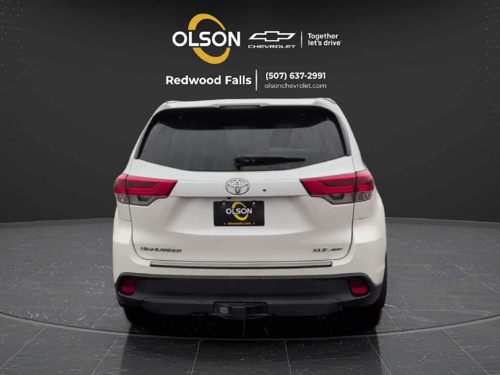 Used 2019 Toyota Highlander XLE AWD/4WD image 4