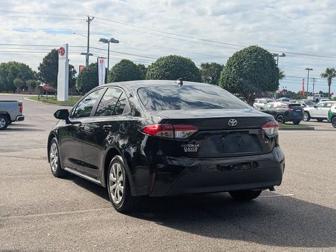 Certified 2025 Toyota Corolla LE FWD image 5