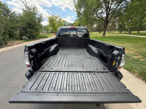 Used 2015 Toyota Tacoma 4x4 Double Cab w/ SR5 Package image 12