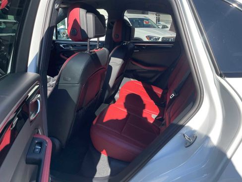 Used 2024 Porsche Macan image 32