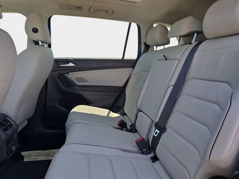 Used 2018 Volkswagen Tiguan SEL Premium AWD/4WD image 17