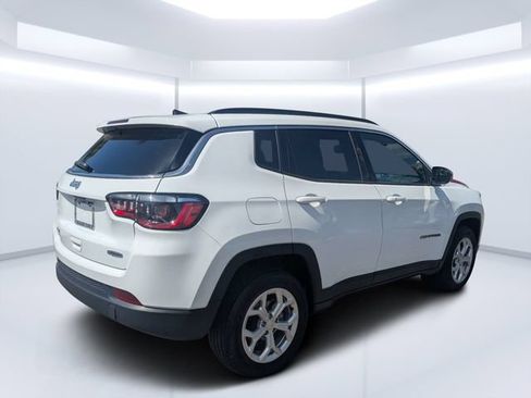 Certified 2024 Jeep Compass Latitude AWD/4WD image 3