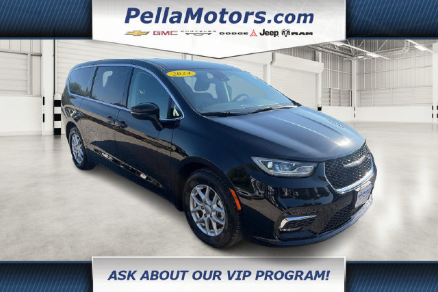 Used 2024 Chrysler Pacifica Touring-L FWD image 1