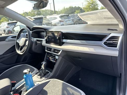 New 2025 Volkswagen Taos SE image 20