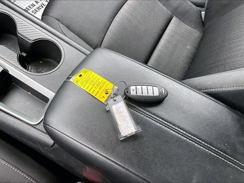 Used 2025 Nissan Altima 2.5 SV FWD image 10