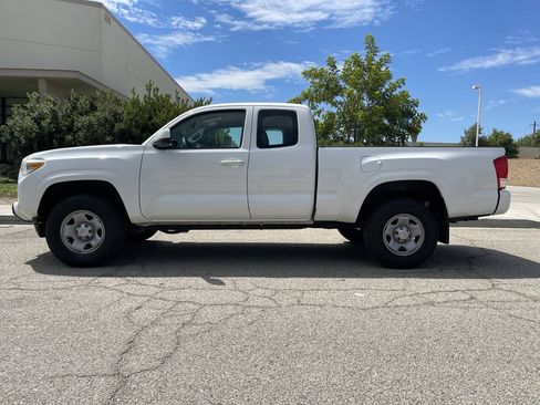 Used 2016 Toyota Tacoma SR w/ SR Convenience Package RWD image 4