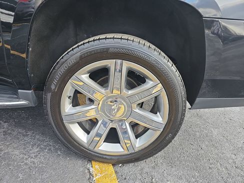 Used 2018 Cadillac Escalade ESV Premium Luxury image 36