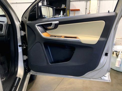 Used 2017 Volvo XC60 T5 Inscription w/ Preferred Option Package image 22