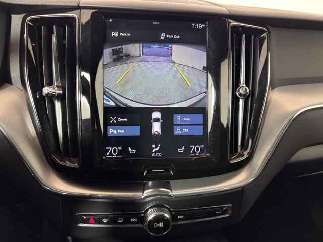 Used 2019 Volvo XC60 T5 Momentum w/ Multimedia Package AWD/4WD image 17