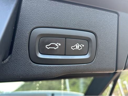 Used 2019 Volvo XC60 T6 Inscription w/ Protection Package Premier image 32