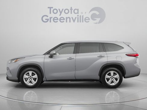 Used 2022 Toyota Highlander L AWD/4WD image 2