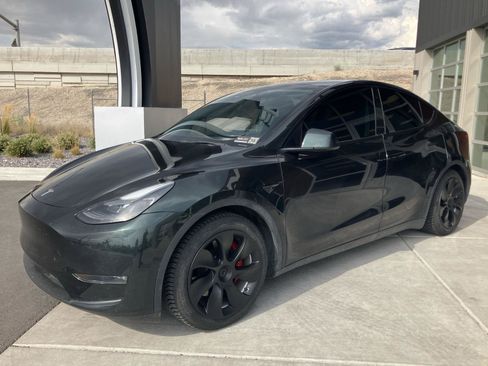 Used 2023 Tesla Model Y Performance AWD/4WD image 3