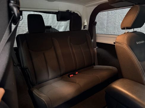 Used 2018 Jeep Wrangler Sahara w/ Connectivity Group image 21